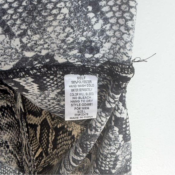 Glam Monochrome Snakeskin Pattern shirt dress - Picture 3 of 6
